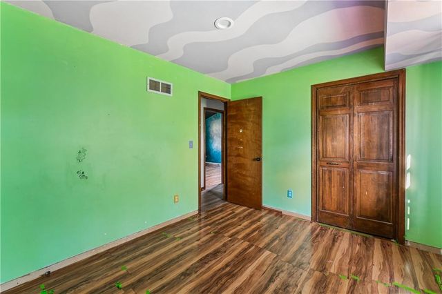 18820 E Hanthorne Drive, Independence, MO 64057