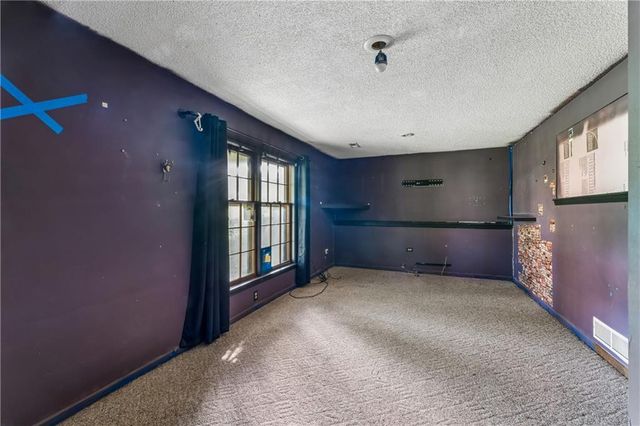 18820 E Hanthorne Drive, Independence, MO 64057