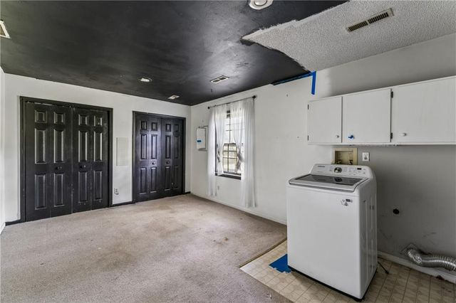 18820 E Hanthorne Drive, Independence, MO 64057