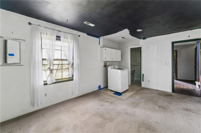 18820 E Hanthorne Drive, Independence, MO 64057