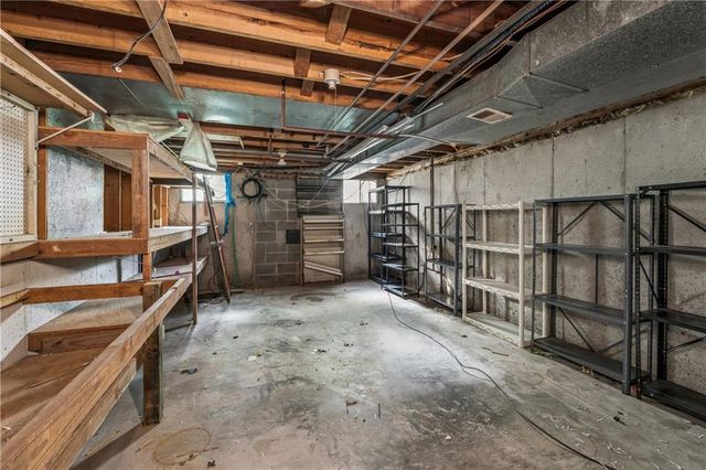 18820 E Hanthorne Drive, Independence, MO 64057