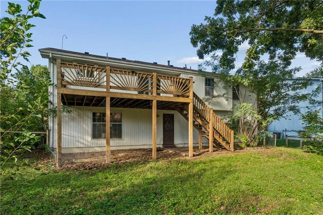 18820 E Hanthorne Drive, Independence, MO 64057