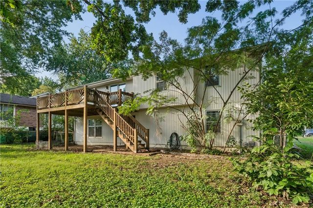 18820 E Hanthorne Drive, Independence, MO 64057