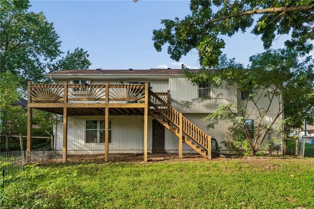 18820 E Hanthorne Drive, Independence, MO 64057