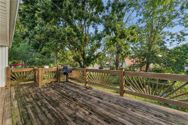 18820 E Hanthorne Drive, Independence, MO 64057