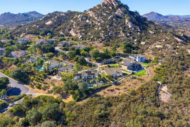 16793 Vista Summit Dr, Ramona, CA 92065