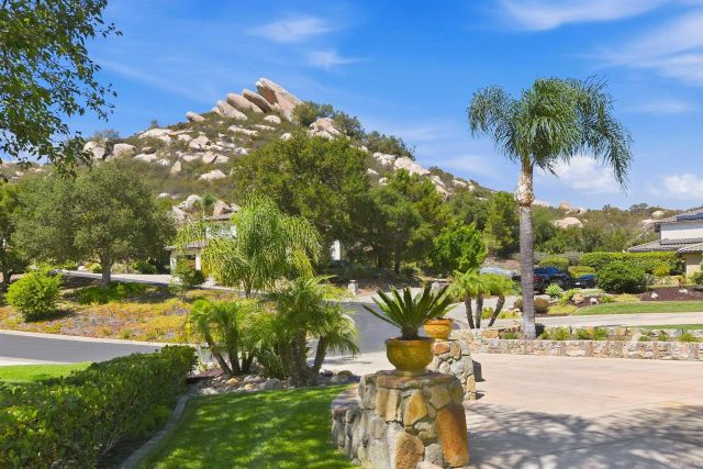 16793 Vista Summit Dr, Ramona, CA 92065