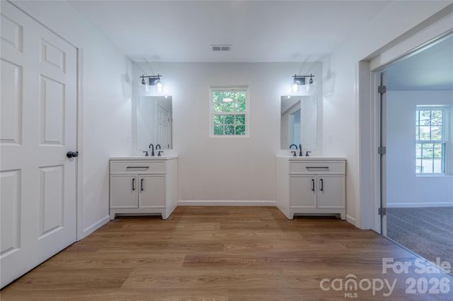 214 E Washington Avenue, Bessemer City, NC 28016