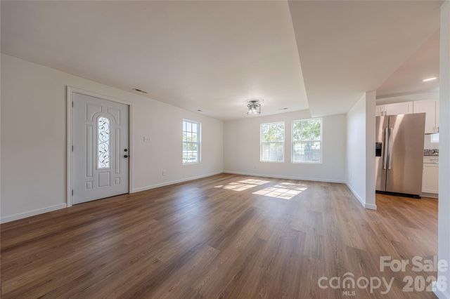 214 E Washington Avenue, Bessemer City, NC 28016