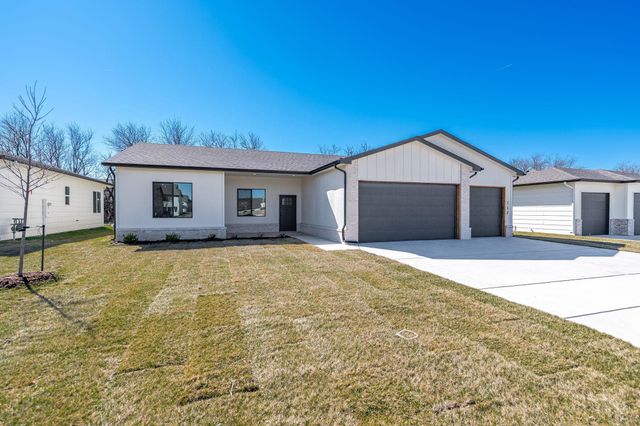 713 E Elmwood St, Park City, KS 67147