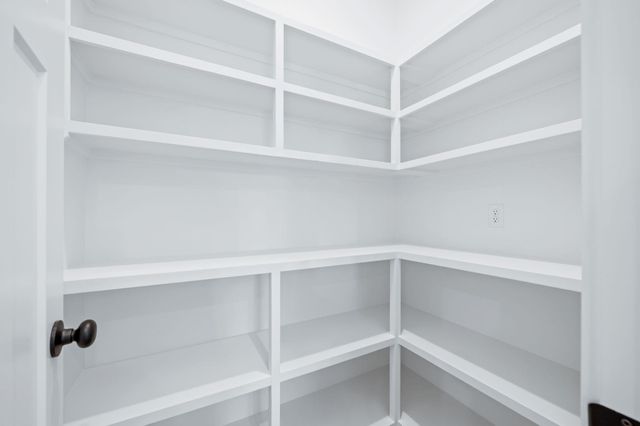 713 E Elmwood St, Park City, KS 67147