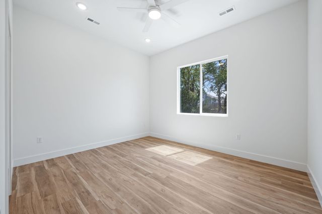 713 E Elmwood St, Park City, KS 67147