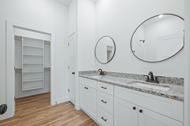 713 E Elmwood St, Park City, KS 67147