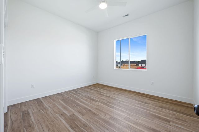 713 E Elmwood St, Park City, KS 67147