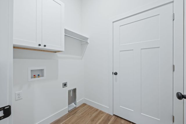 713 E Elmwood St, Park City, KS 67147