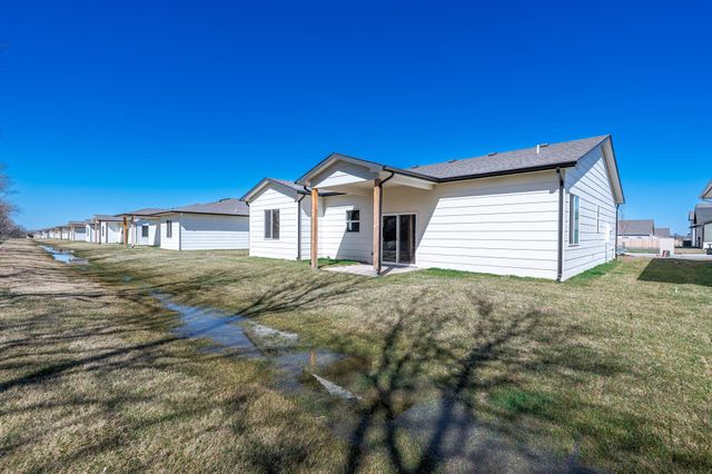 713 E Elmwood St, Park City, KS 67147