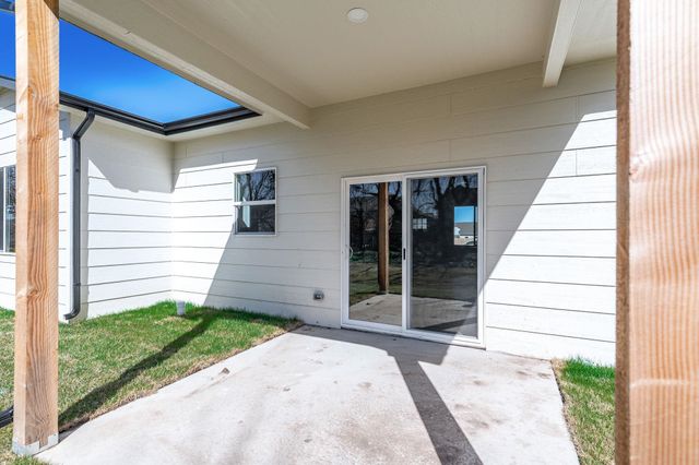 713 E Elmwood St, Park City, KS 67147