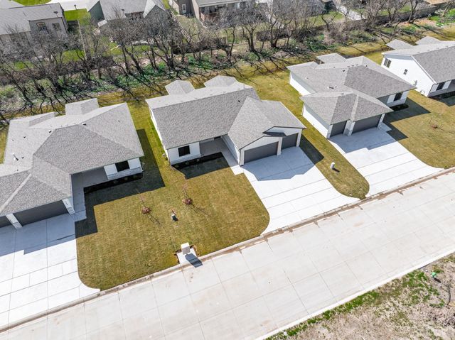 713 E Elmwood St, Park City, KS 67147