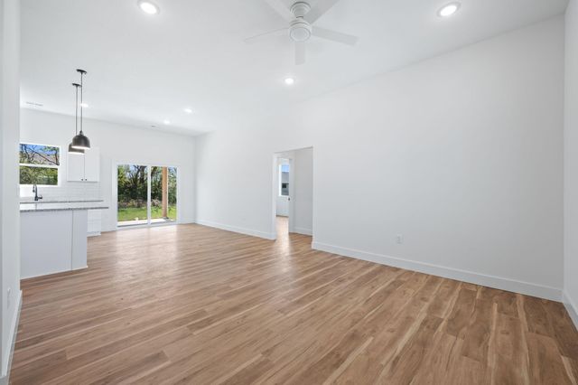 713 E Elmwood St, Park City, KS 67147