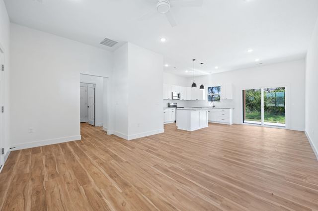 713 E Elmwood St, Park City, KS 67147