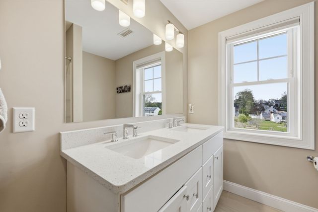 59 Castine St, Worcester, MA 01606