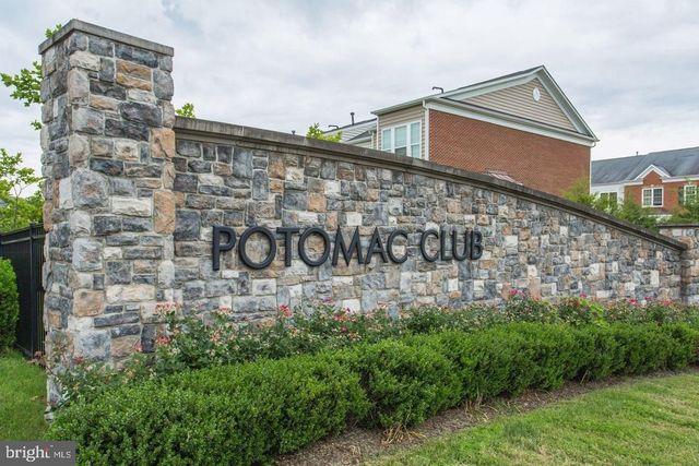2585 EASTBOURNE DR, Woodbridge, VA 22191