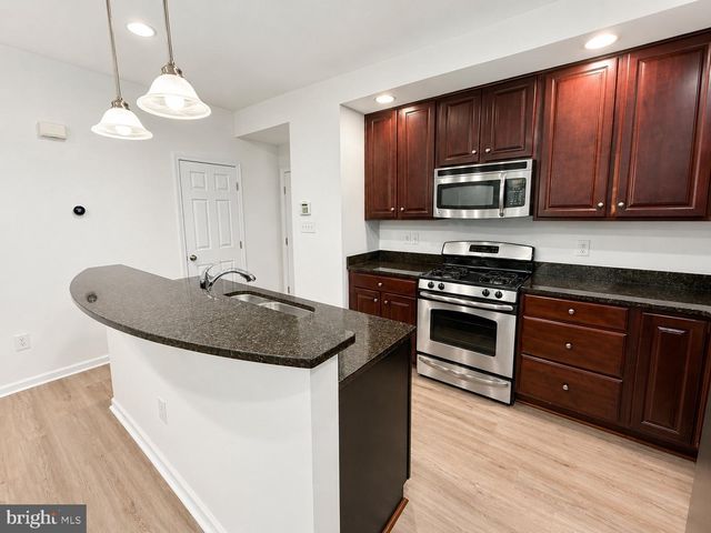 2585 EASTBOURNE DR, Woodbridge, VA 22191