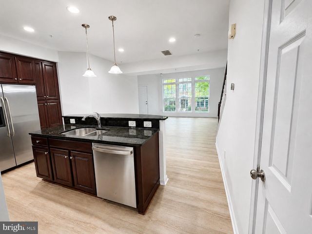 2585 EASTBOURNE DR, Woodbridge, VA 22191