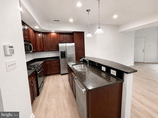 2585 EASTBOURNE DR, Woodbridge, VA 22191