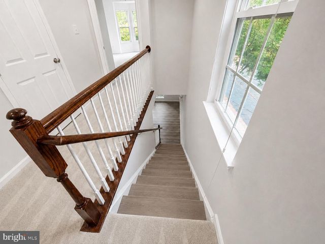 2585 EASTBOURNE DR, Woodbridge, VA 22191