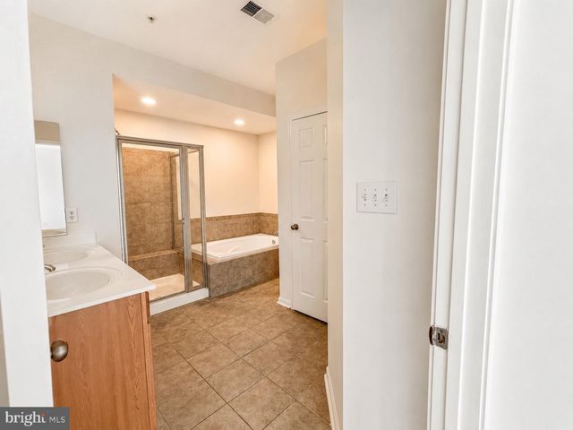 2585 EASTBOURNE DR, Woodbridge, VA 22191
