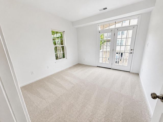 2585 EASTBOURNE DR, Woodbridge, VA 22191