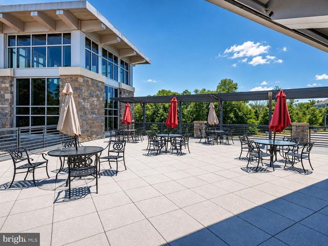 2585 EASTBOURNE DR, Woodbridge, VA 22191