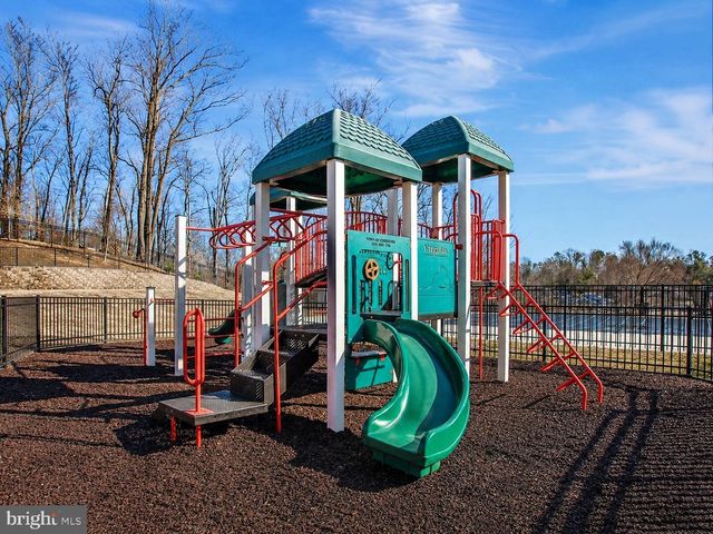 2585 EASTBOURNE DR, Woodbridge, VA 22191