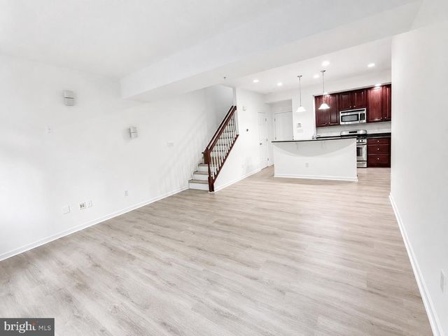 2585 EASTBOURNE DR, Woodbridge, VA 22191