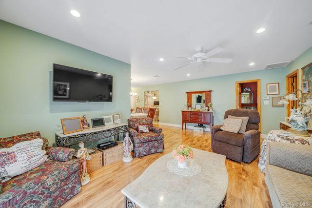 1107 Cabot Court N, Saint James, NY 11780