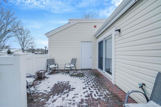 1107 Cabot Court N, Saint James, NY 11780