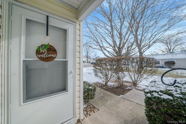 1107 Cabot Court N, Saint James, NY 11780