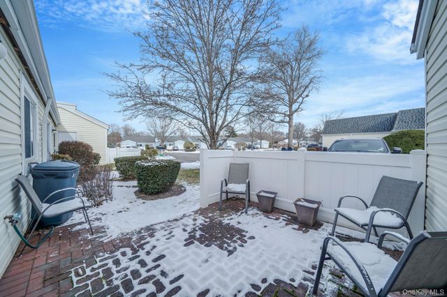 1107 Cabot Court N, Saint James, NY 11780
