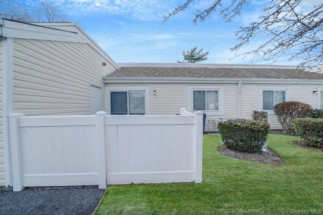 1107 Cabot Court N, Saint James, NY 11780