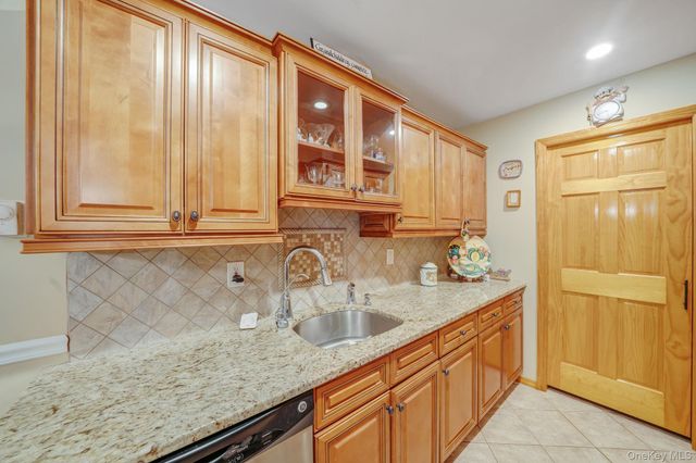 1107 Cabot Court N, Saint James, NY 11780