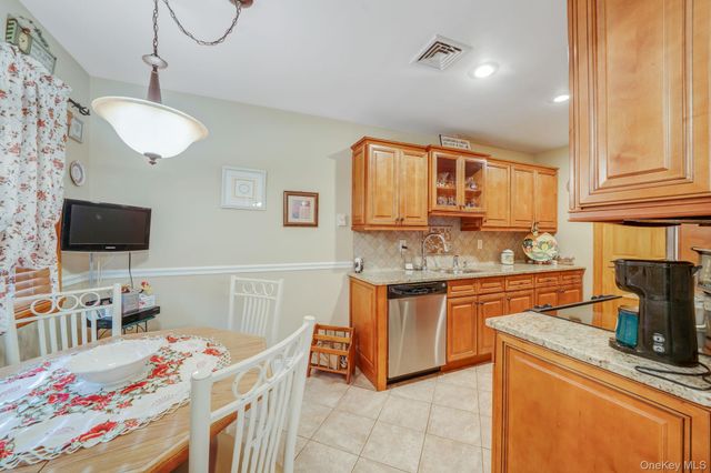 1107 Cabot Court N, Saint James, NY 11780