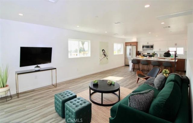 1416 S Cloverdale, Los Angeles, CA 90019