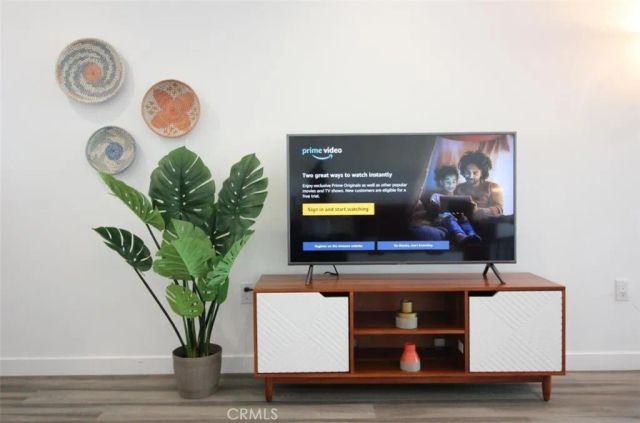 1416 S Cloverdale, Los Angeles, CA 90019