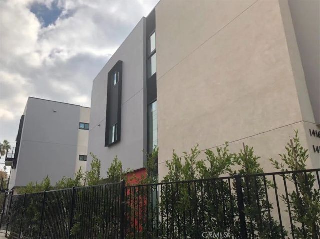 1416 S Cloverdale, Los Angeles, CA 90019