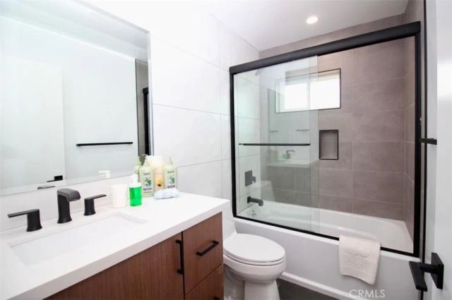 1416 S Cloverdale, Los Angeles, CA 90019