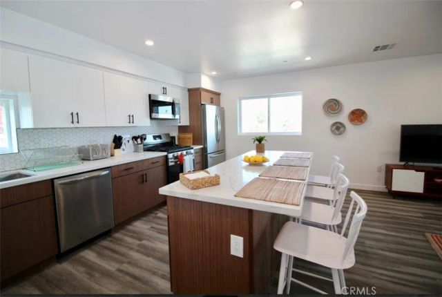 1416 S Cloverdale, Los Angeles, CA 90019