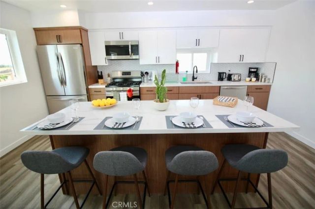 1416 S Cloverdale, Los Angeles, CA 90019