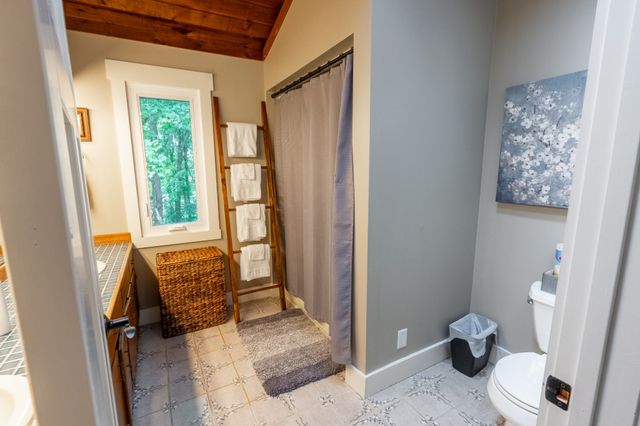 40 Ash Camp Dr, Estill Springs, TN 37330