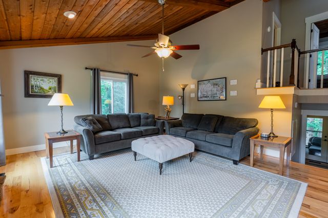 40 Ash Camp Dr, Estill Springs, TN 37330